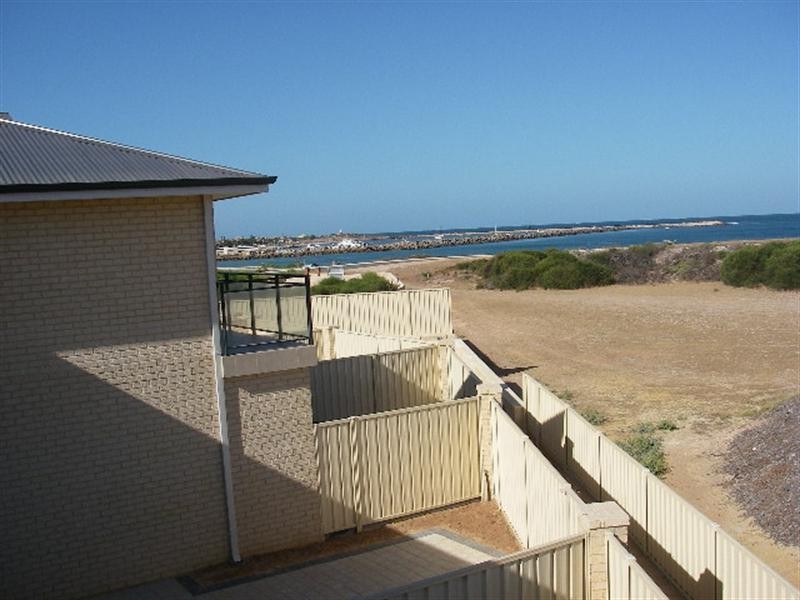 9/129 Point Leander Drive, Port Denison WA 6525