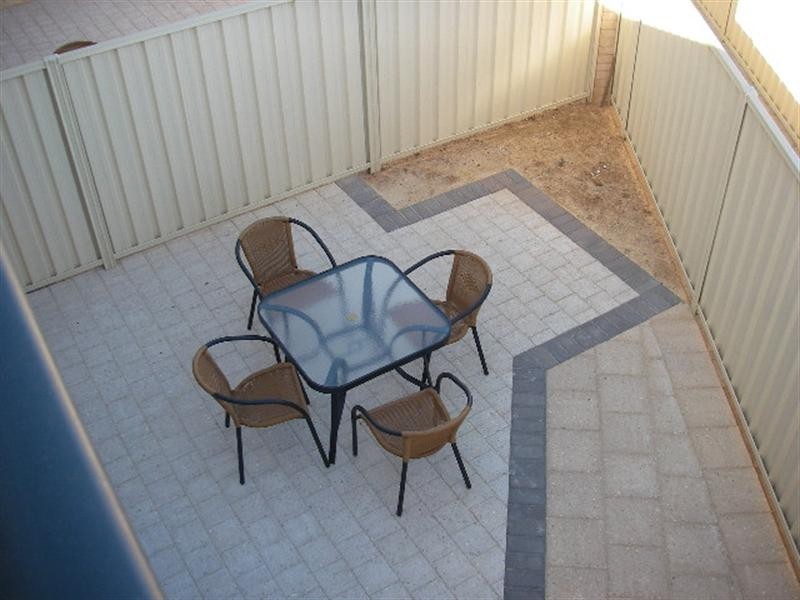 9/129 Point Leander Drive, Port Denison WA 6525