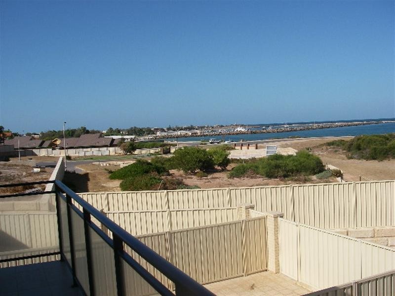 9/129 Point Leander Drive, Port Denison WA 6525