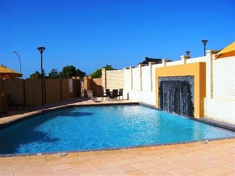 9/129 Point Leander Drive, Port Denison WA 6525