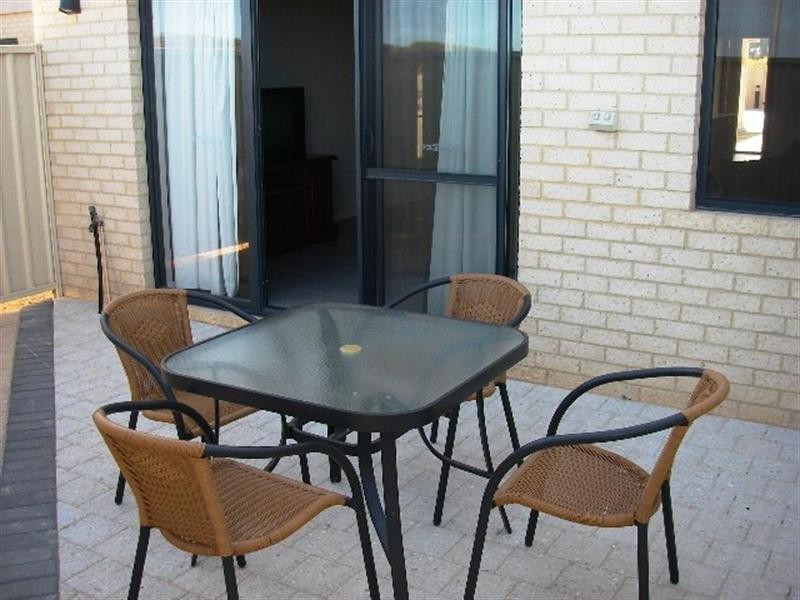 9/129 Point Leander Drive, Port Denison WA 6525