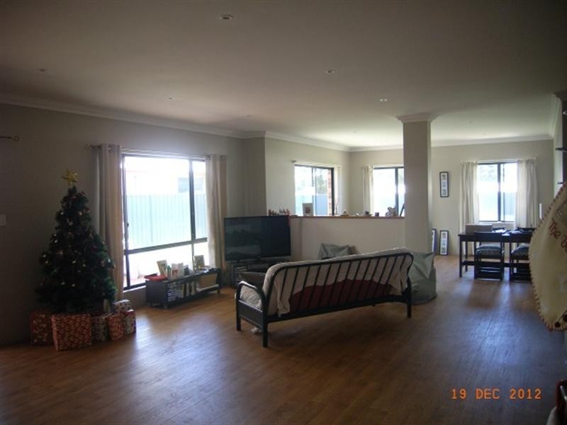 17 Mason Crescent, Port Denison WA 6525