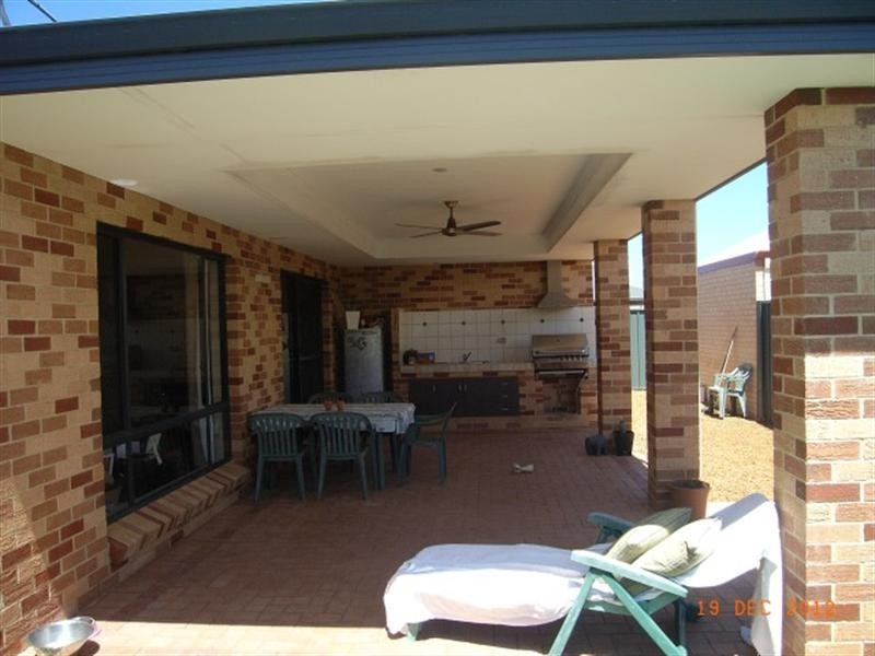 17 Mason Crescent, Port Denison WA 6525