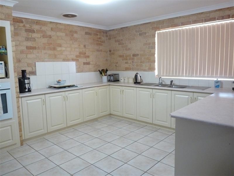 15 Mitchell Heights, Dongara WA 6525
