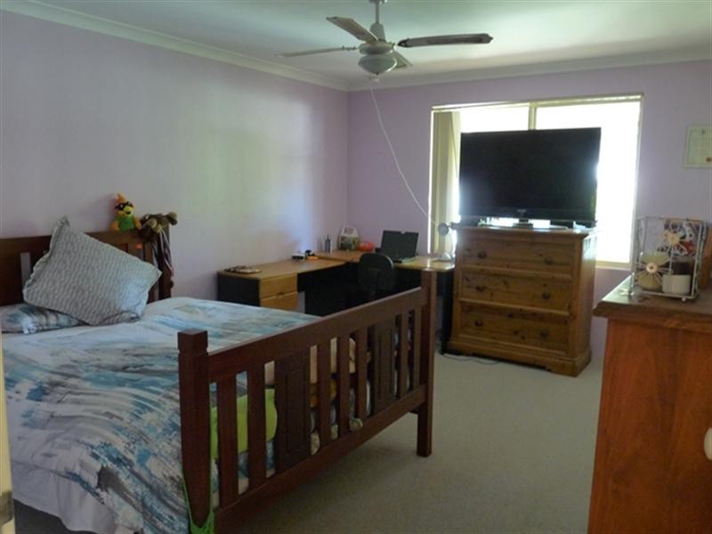 15 Mitchell Heights, Dongara WA 6525
