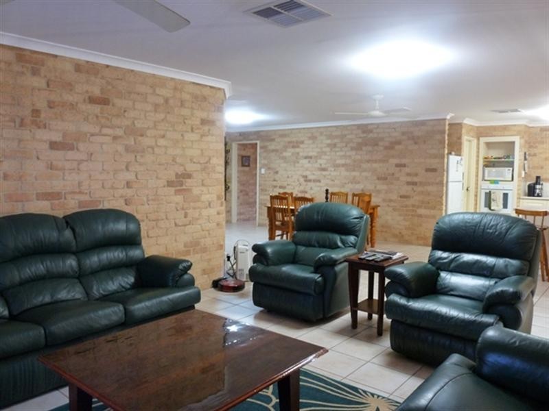 15 Mitchell Heights, Dongara WA 6525