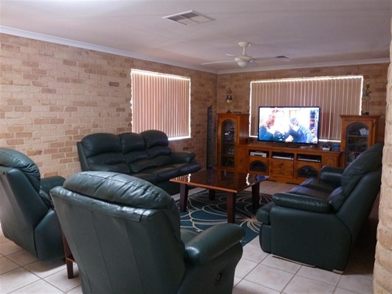 15 Mitchell Heights, Dongara WA 6525
