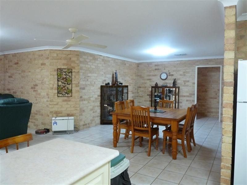 15 Mitchell Heights, Dongara WA 6525