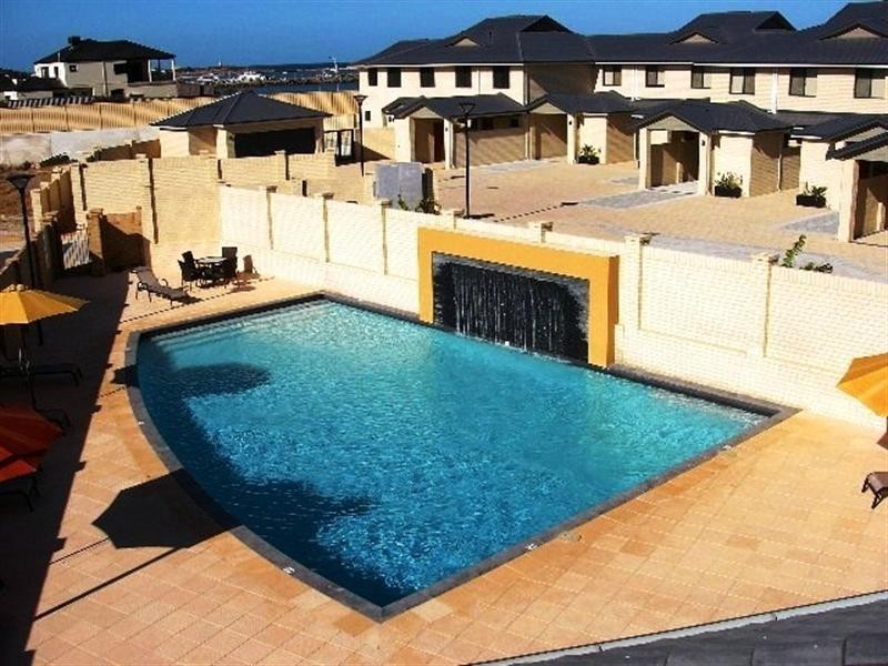 7/129 Point Leander Drive, Port Denison WA 6525