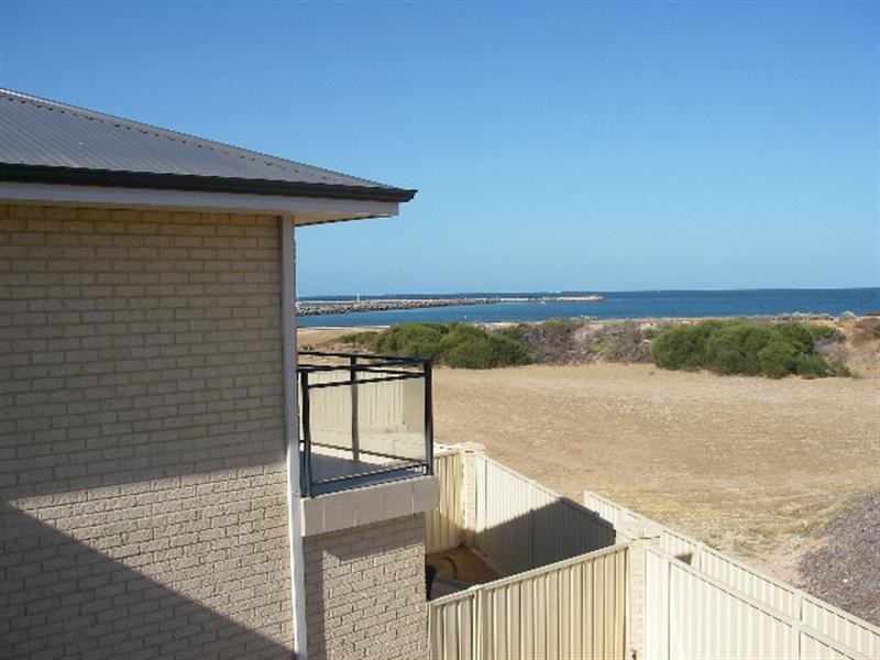 7/129 Point Leander Drive, Port Denison WA 6525