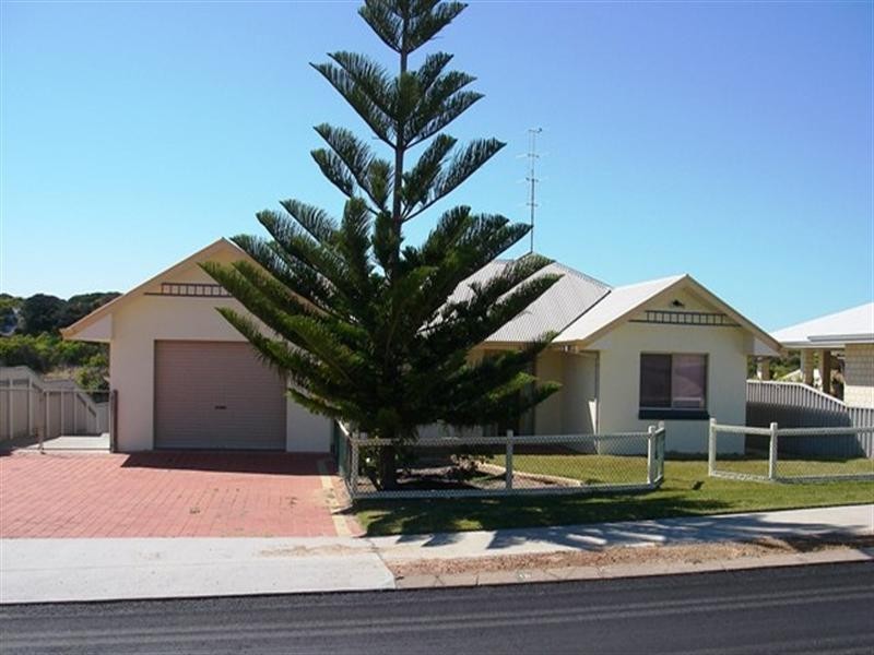 10 Searipple Avenue, Port Denison WA 6525