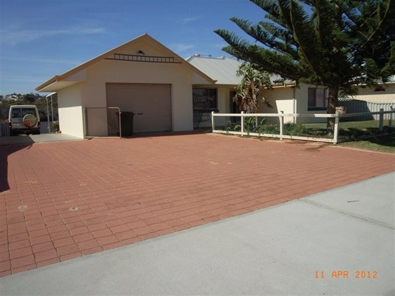 10 Searipple Avenue, Port Denison WA 6525