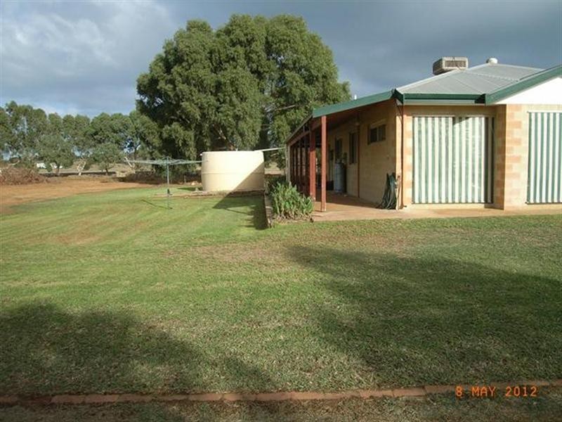 22 Bonniefield East Road, Dongara WA 6525