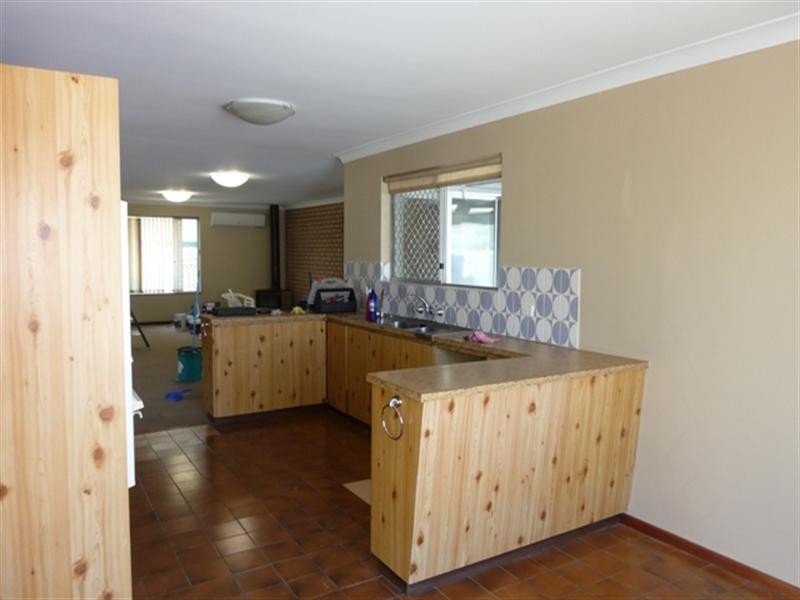 12 Dodd Street, Dongara WA 6525