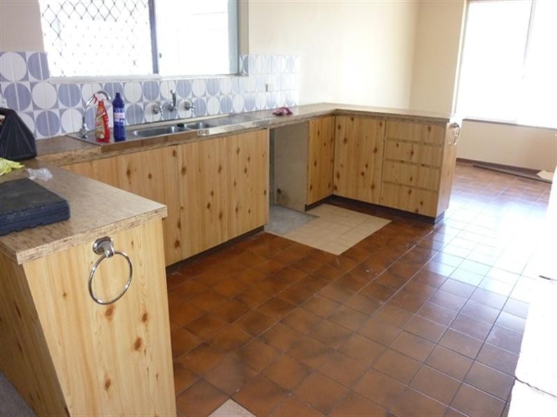 12 Dodd Street, Dongara WA 6525