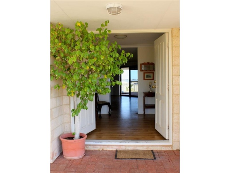 4 Barrett Cove, Dongara WA 6525