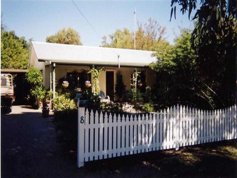 8 Smith Street, Dongara WA 6525