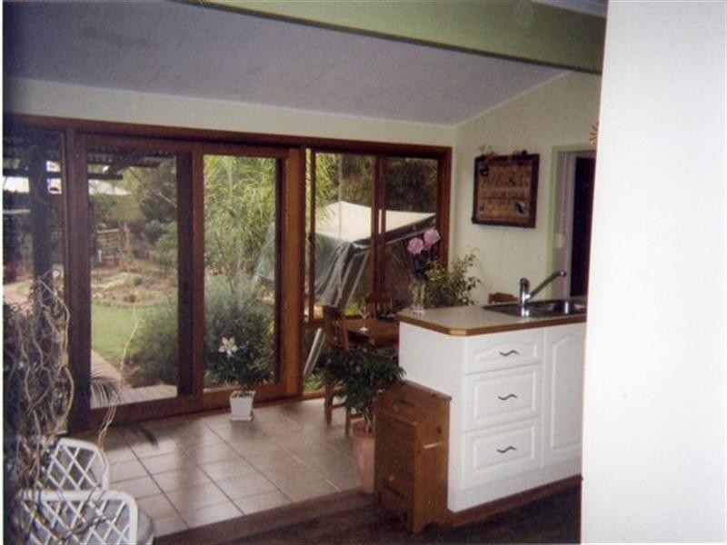 8 Smith Street, Dongara WA 6525