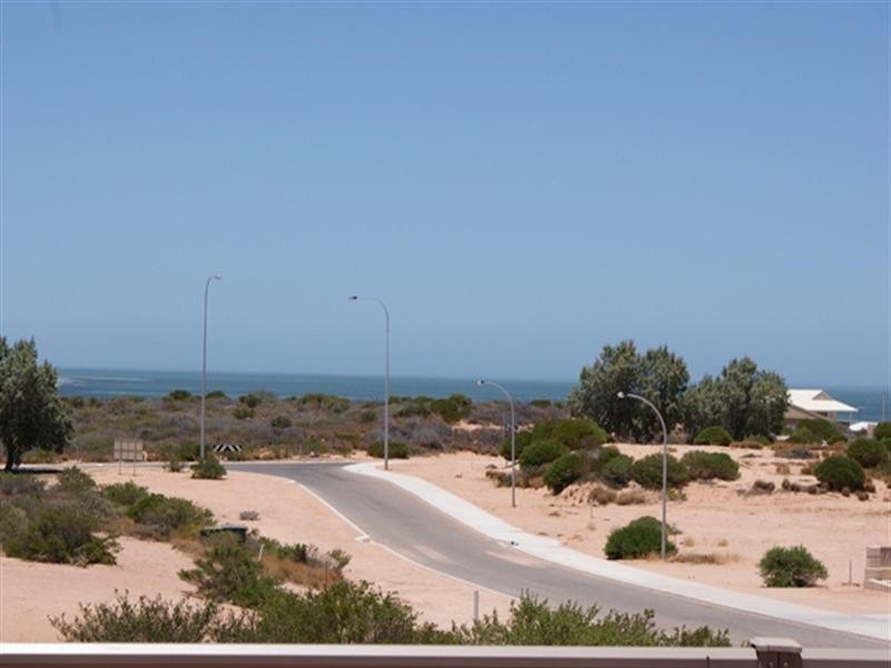 8 Oakley Ridge, Denham WA 6537