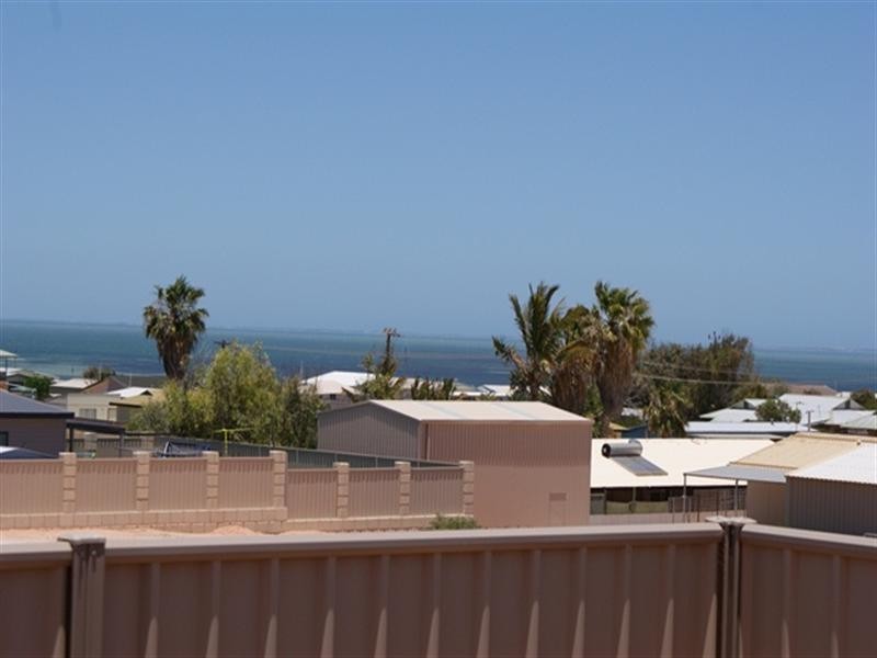 8 Oakley Ridge, Denham WA 6537