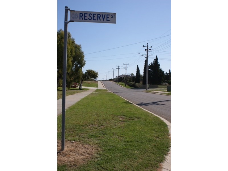 2 Reserve Street, Dongara WA 6525