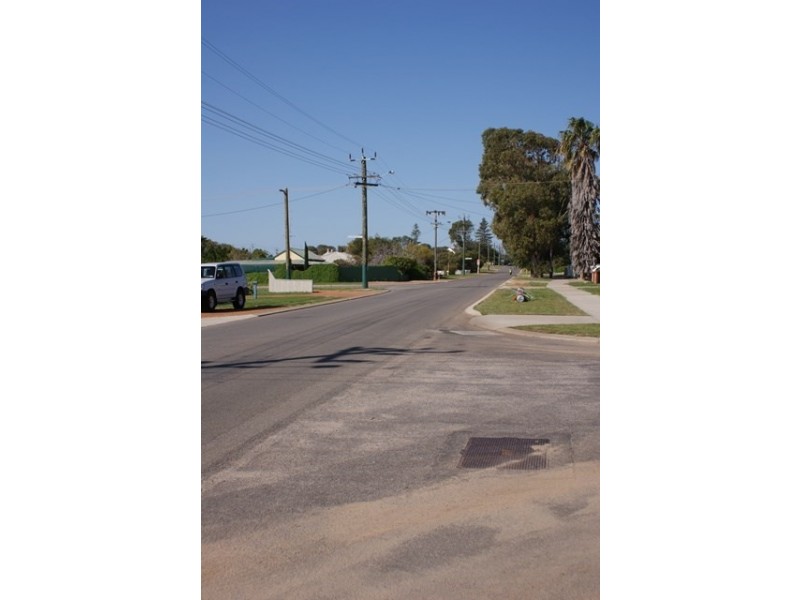 2 Reserve Street, Dongara WA 6525