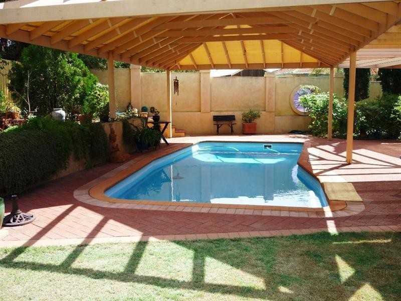 25 Church Street, Dongara WA 6525