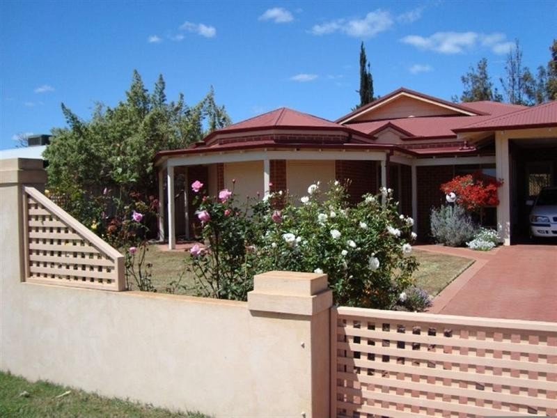 25 Church Street, Dongara WA 6525