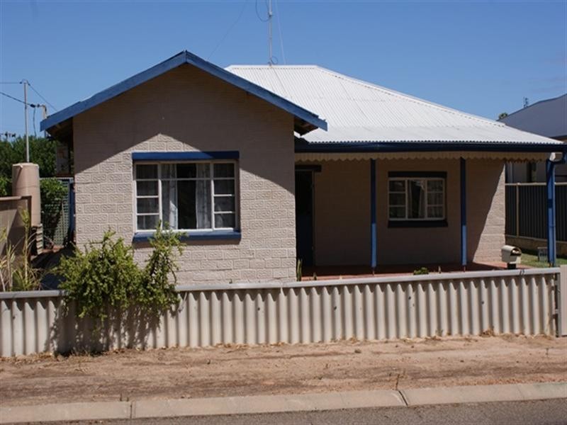 19 Walton Street, Dongara WA 6525