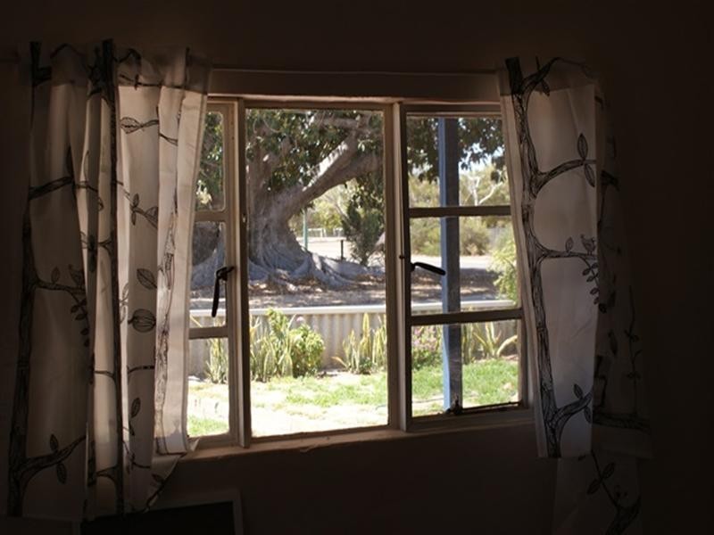 19 Walton Street, Dongara WA 6525