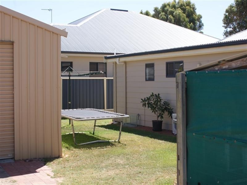 19 Walton Street, Dongara WA 6525