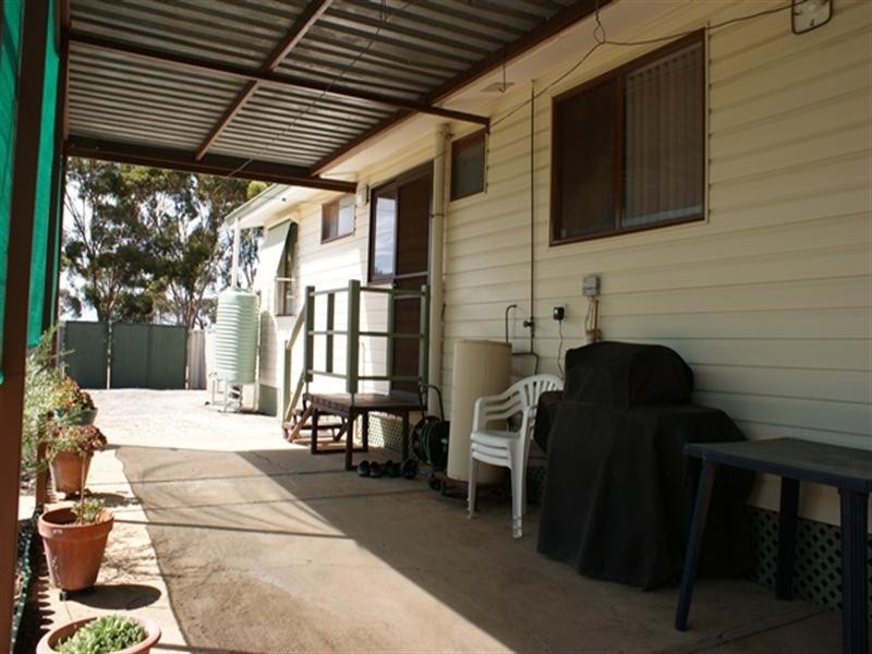 2 Howard Street, Three Springs WA 6519