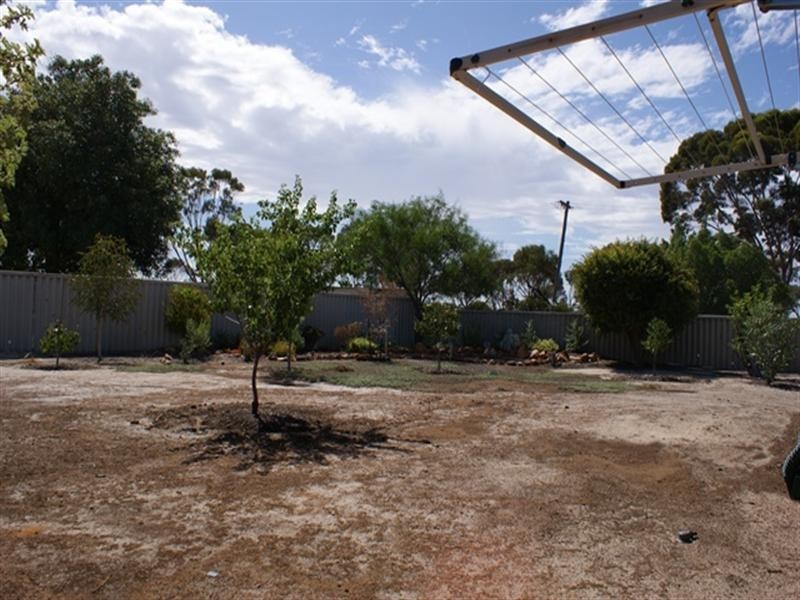 2 Howard Street, Three Springs WA 6519