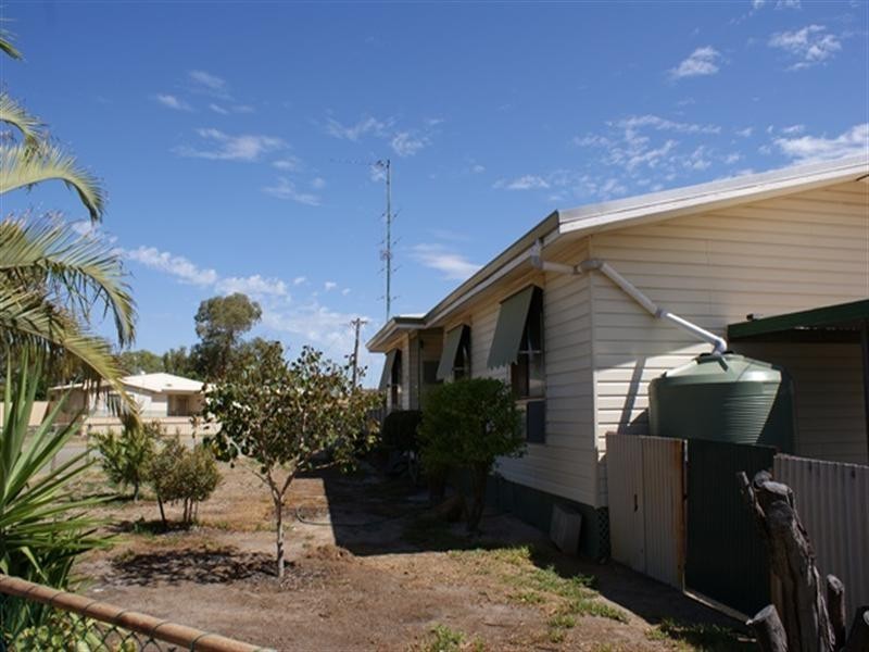 2 Howard Street, Three Springs WA 6519