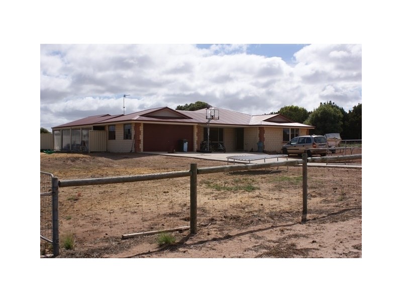 6 Sloper Vale, Dongara WA 6525