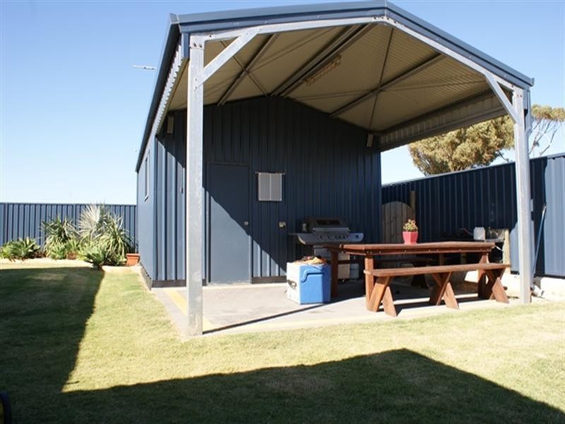 16 Mason Crescent, Port Denison WA 6525