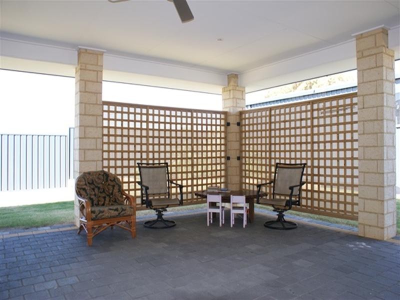 16 Mason Crescent, Port Denison WA 6525