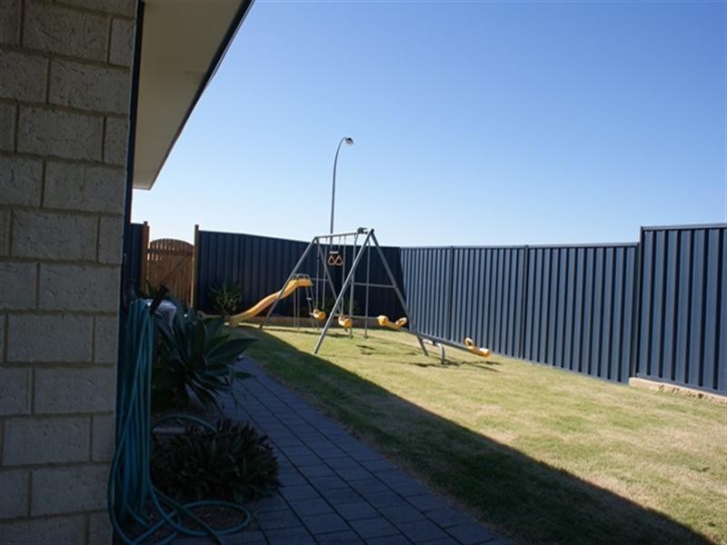 16 Mason Crescent, Port Denison WA 6525