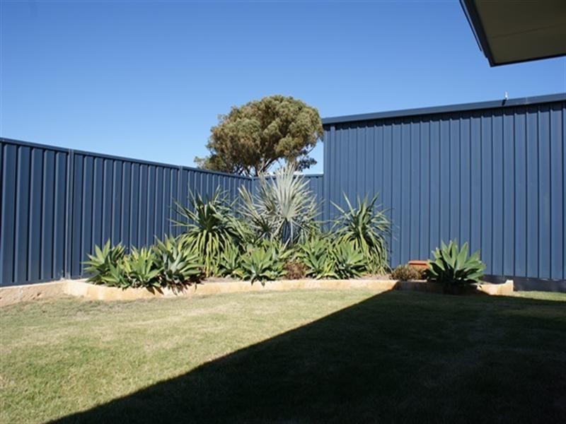 16 Mason Crescent, Port Denison WA 6525