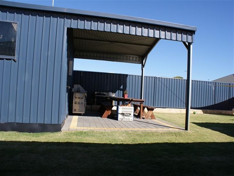 16 Mason Crescent, Port Denison WA 6525