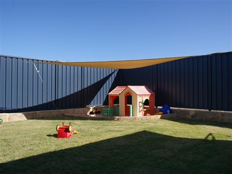 16 Mason Crescent, Port Denison WA 6525