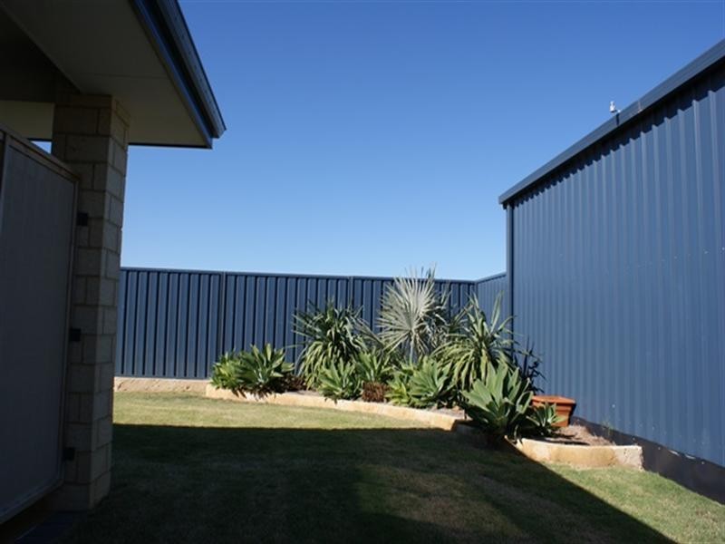 16 Mason Crescent, Port Denison WA 6525