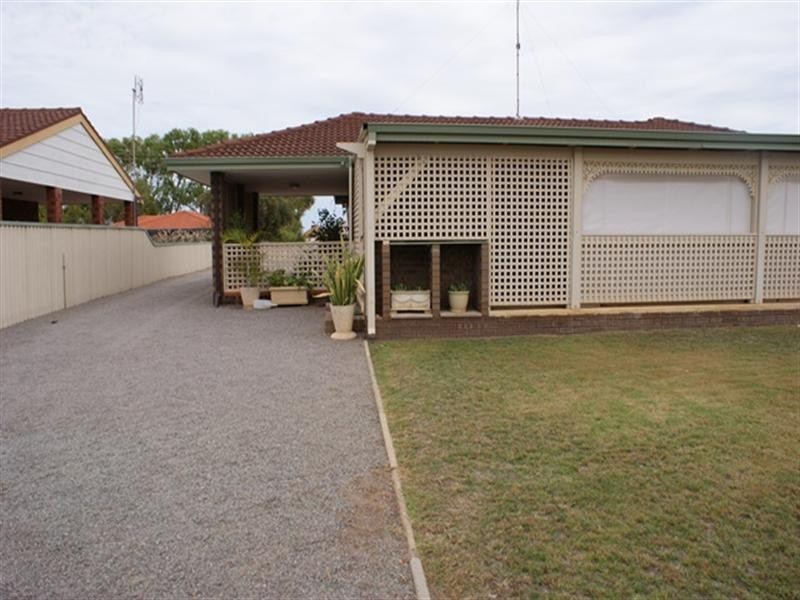 14 Scott Road, Dongara WA 6525