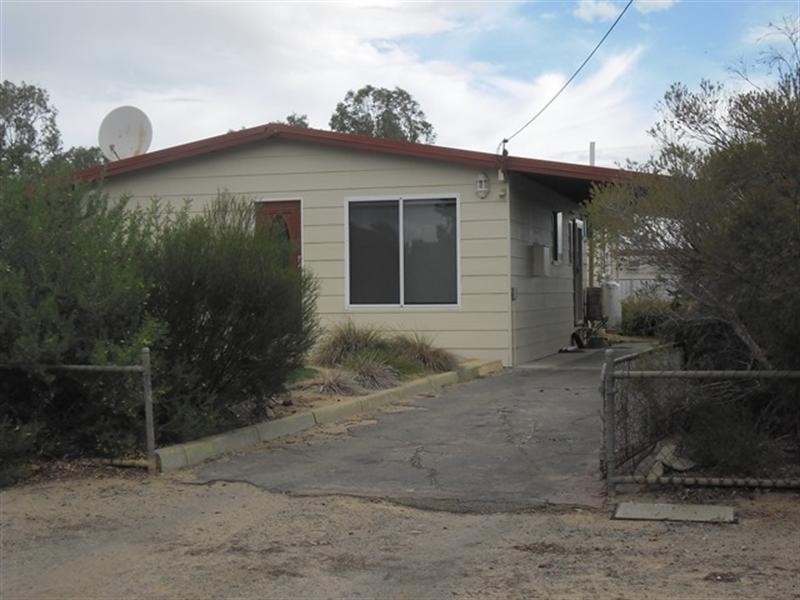 5 Newman Street, Carnamah WA 6517