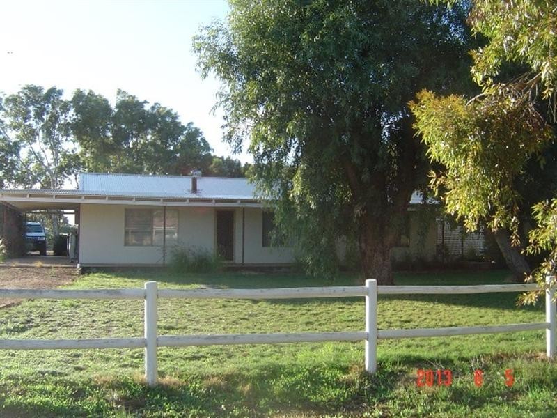 4 Watson Place, Dongara WA 6525