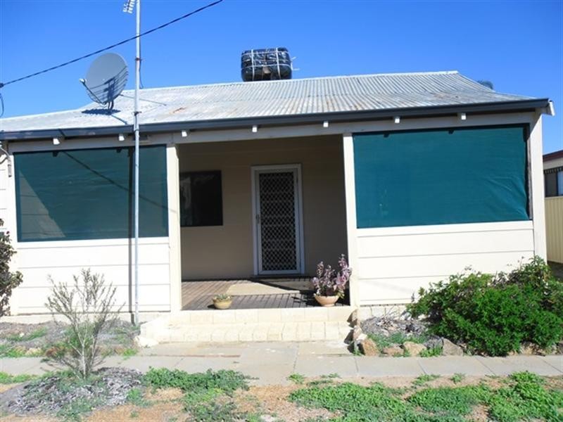 10 Robertson Street, Carnamah WA 6517