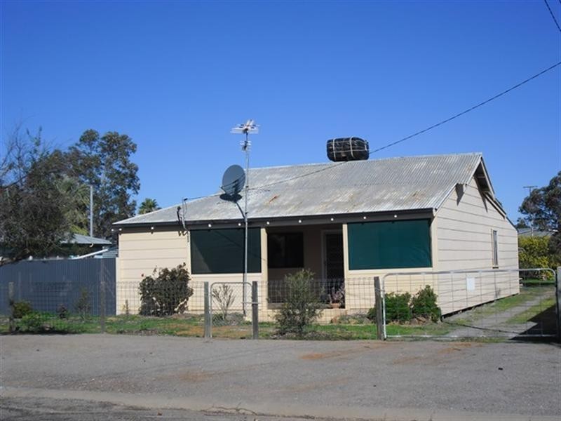 10 Robertson Street, Carnamah WA 6517