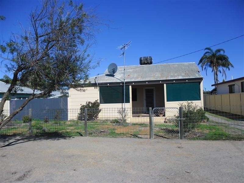 10 Robertson Street, Carnamah WA 6517