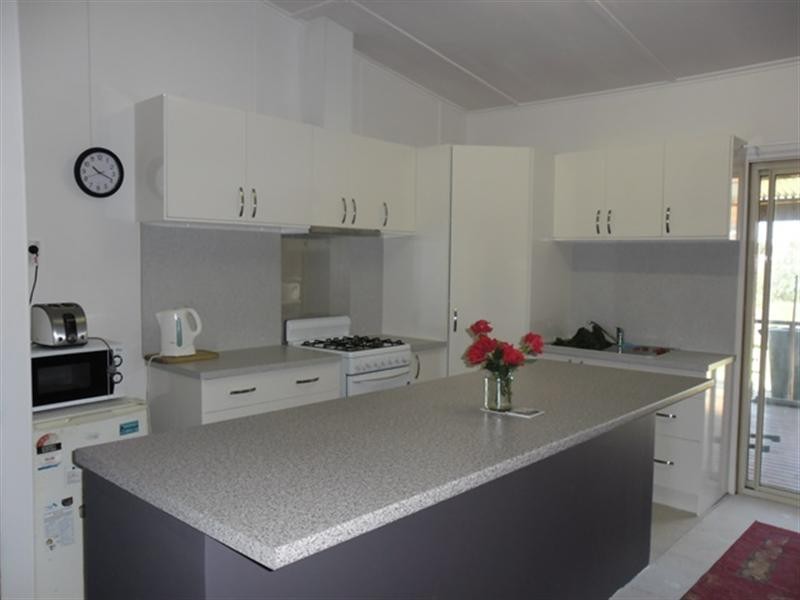 10 Robertson Street, Carnamah WA 6517