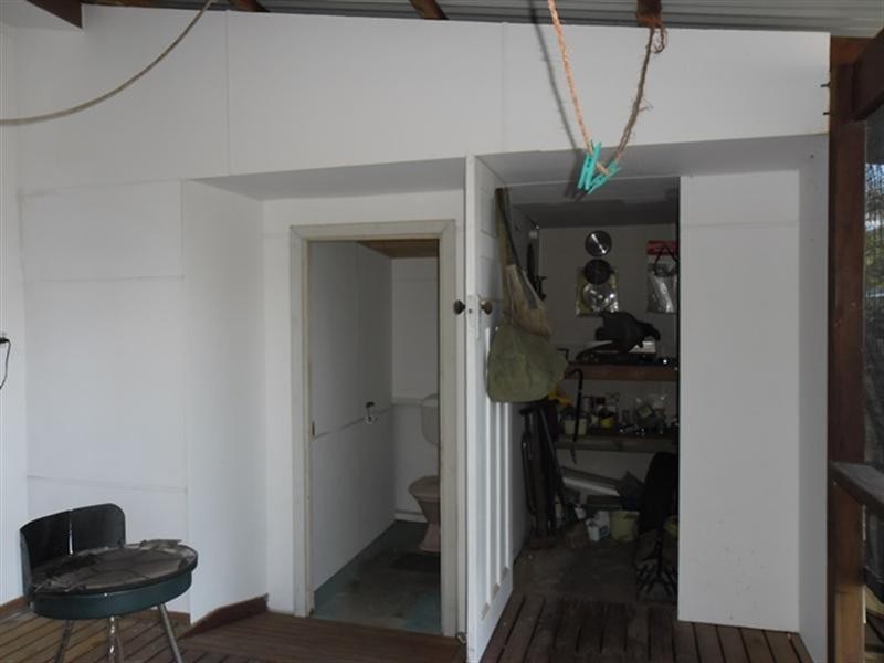 10 Robertson Street, Carnamah WA 6517